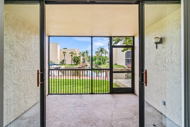 Building Photo - 17 Royal Palm Way