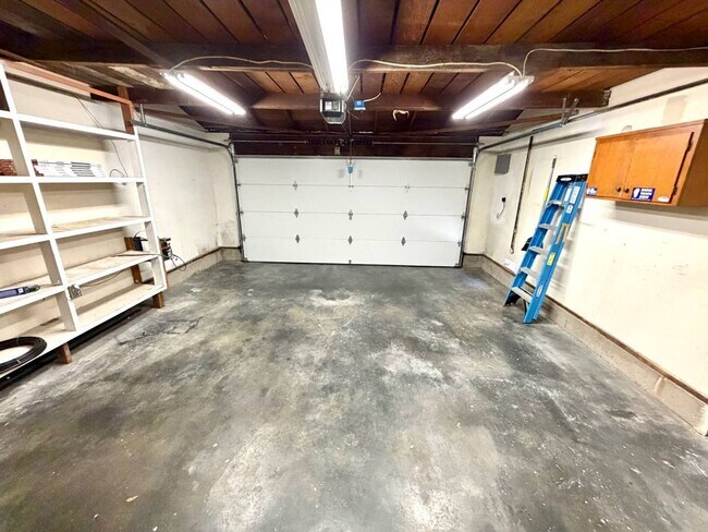 Building Photo - 785 Duke Cir