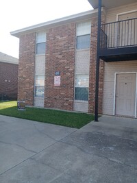 Building Photo - 5804 Redstone Dr