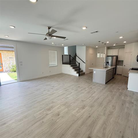 Building Photo - 870 Cavitt Ct