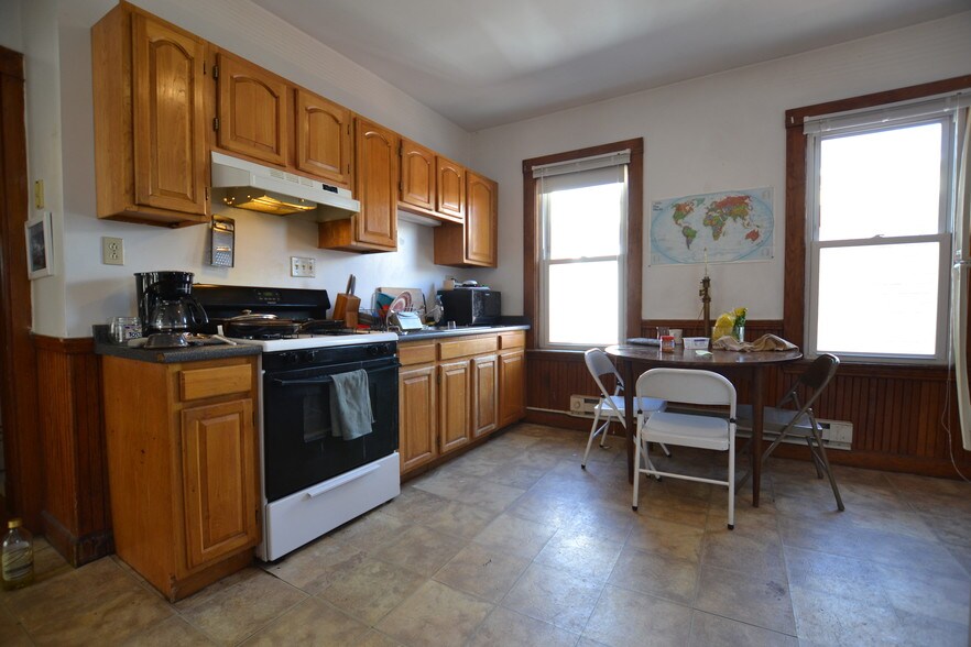 Building Photo - 44 Easton St