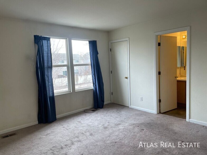 Building Photo - 843 Mockingbird St