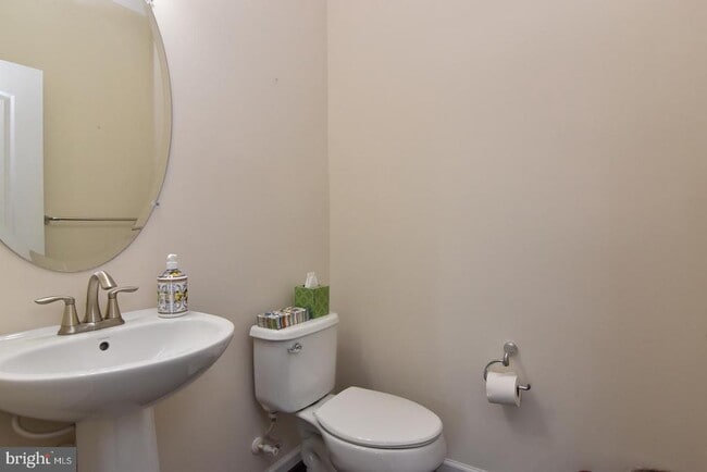 Building Photo - 20560 Charlotte Blvd