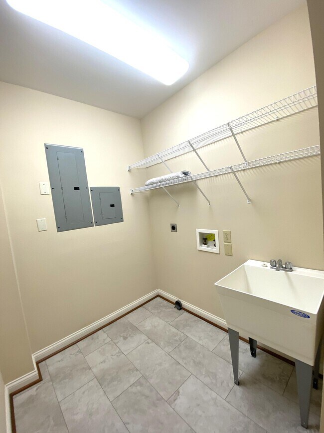 Building Photo - 4224 Evergreen Dr