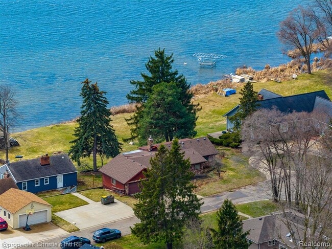 Building Photo - 2739 Lakeridge Ave