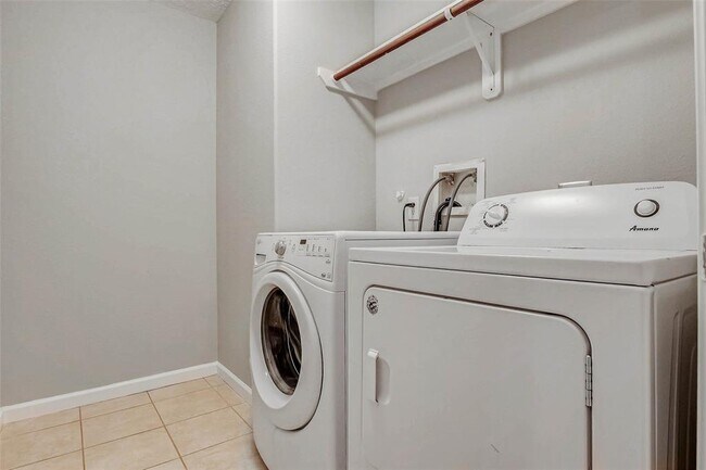 Building Photo - 18455 Sunrise Pines Dr