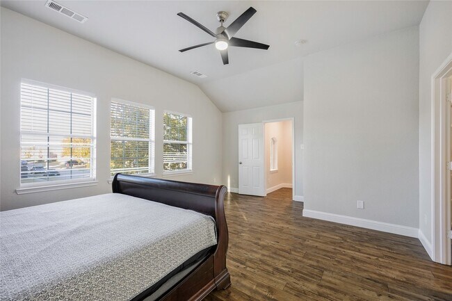 Building Photo - 10101 Benwick Dr