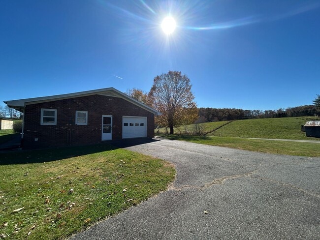 Building Photo - Large Brick Ranch with Finished Basement a...
