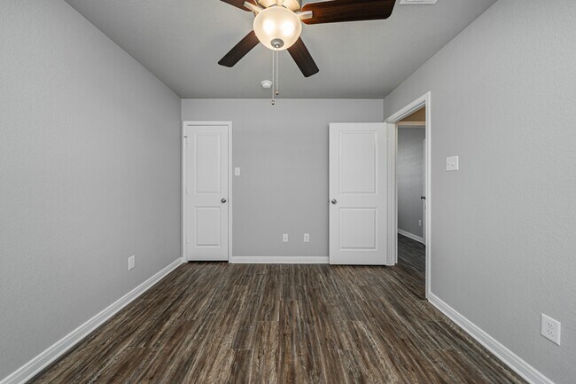 Building Photo - 602 Hollyhock Dr