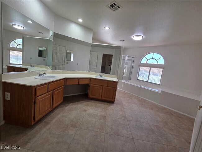 Building Photo - 8204 Tivoli Cove Dr