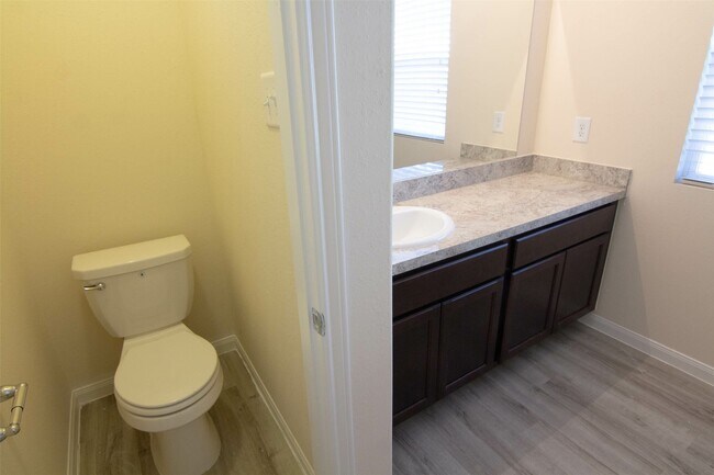 Building Photo - 8518 Middleton Oaks Cir