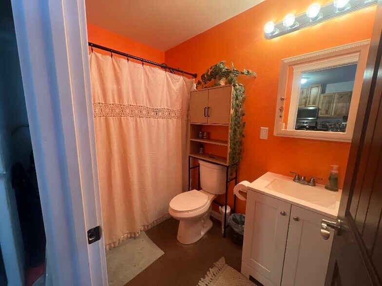 Building Photo - 15840 W Hess Ln