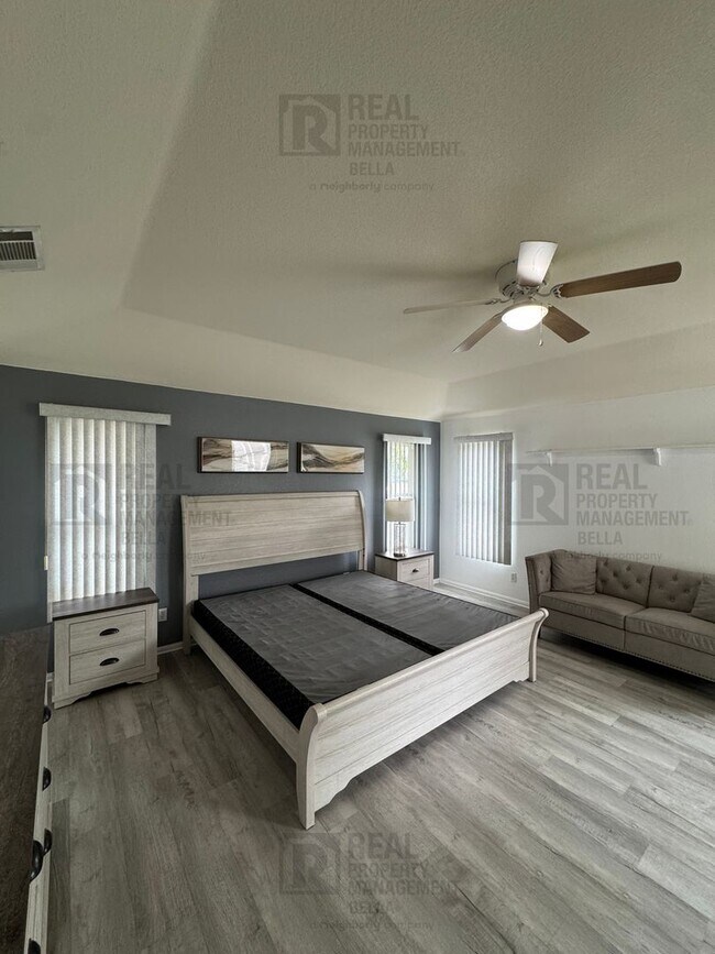 Building Photo - $750 MOVE-IN SPECIAL DISCOUNT AVAILABLE! Luxury Living Awaits: Stunning 4-Bedroom Cul-de-Sac Retr...