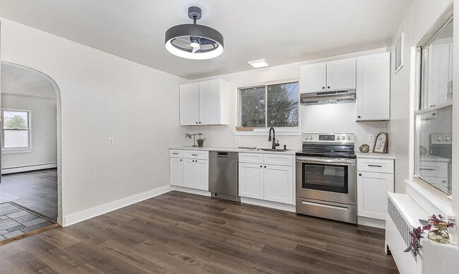 Building Photo - 536 Lansvale St