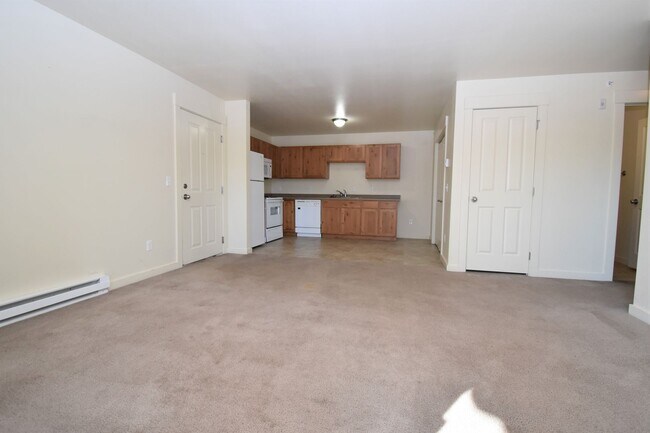 Building Photo - Beautiful 2BR/1Bath Unit.  Centrally Located.  Washer/Dryer in unit!