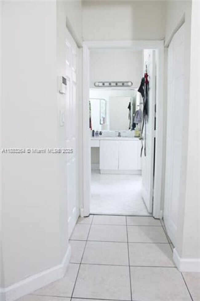 Building Photo - 2106 NE 40th Ave