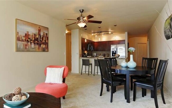 Building Photo - Beautiful Condo in the Heart of Ballard!