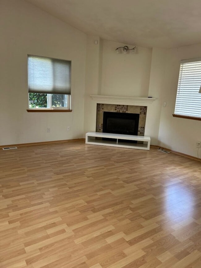 Building Photo - 3Bd/1.75Ba Kent House
