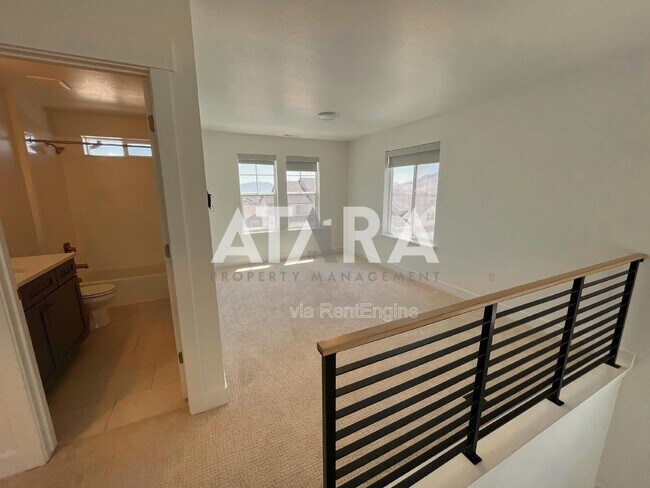 Building Photo - 909 Sagehill Dr