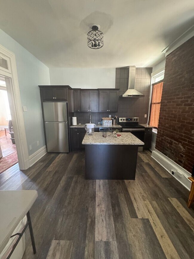 Building Photo - 5498 Hays Street