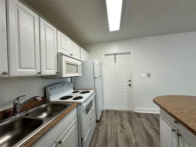 Building Photo - 1411 N Dixie Hwy