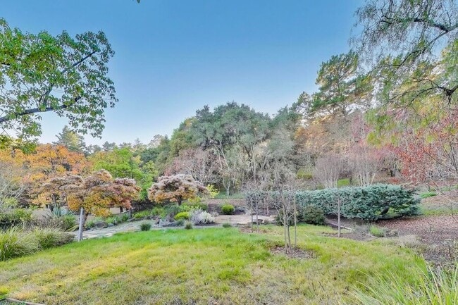 Building Photo - 28 Meadow Rd