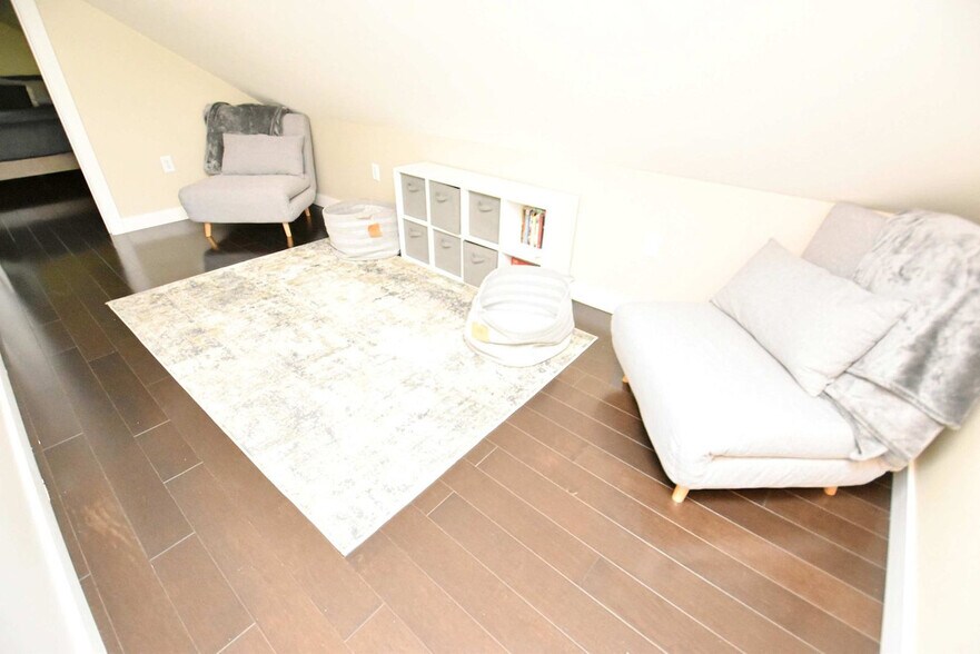 Building Photo - 1012 N Lawrence St