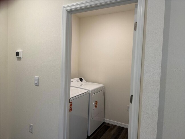 Building Photo - 1043 Morfontaine St