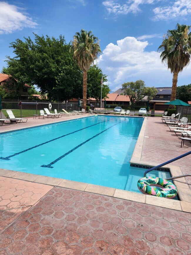 Building Photo - Beautiful home in well kept community