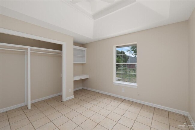 Building Photo - 2403 Sunset Ln