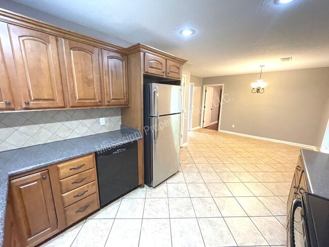 Building Photo - 4BR/2BA Home