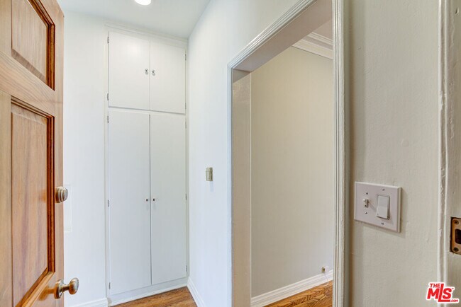 Building Photo - 127 N Harper Ave