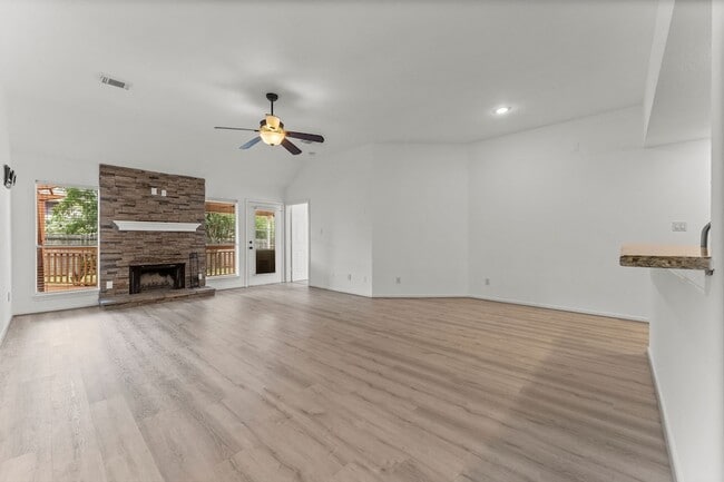 Building Photo - 351 Fantasy Ln