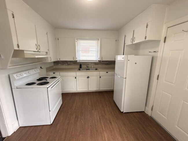 Building Photo - Updated 3BR Home Near USC + Solar Savings