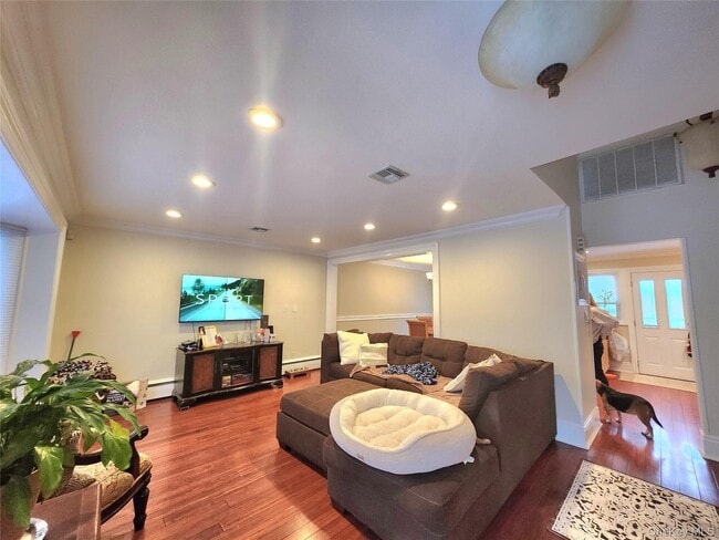 Building Photo - 244 Martin Dr