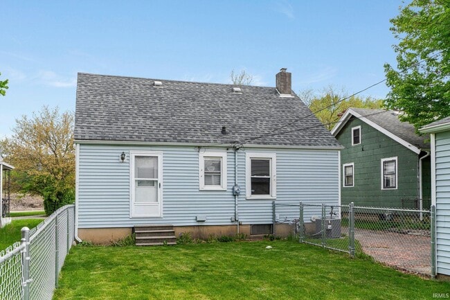 Building Photo - 470 Charlotte Ave