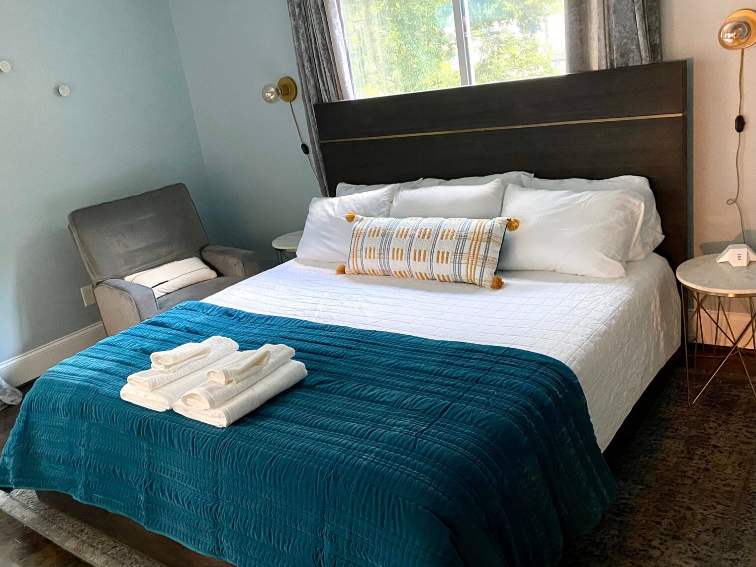 Building Photo - 4274 4th Ave S