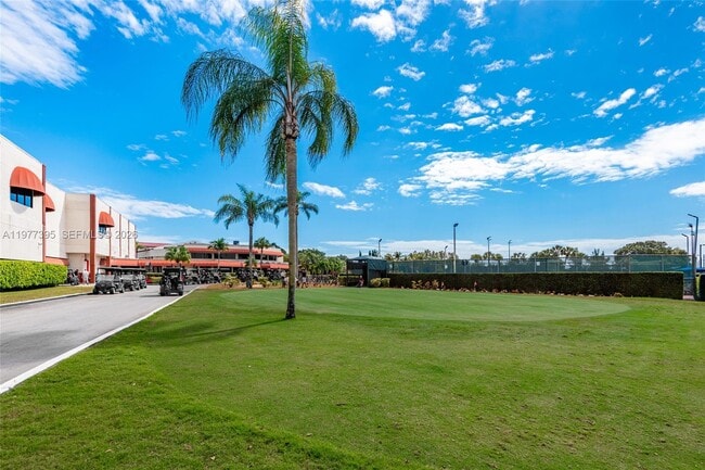 Building Photo - 681 S Hollybrook Dr