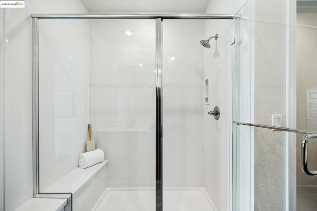 Building Photo - Modern 2+ Bedroom, 2++ Bathroom Living in ...