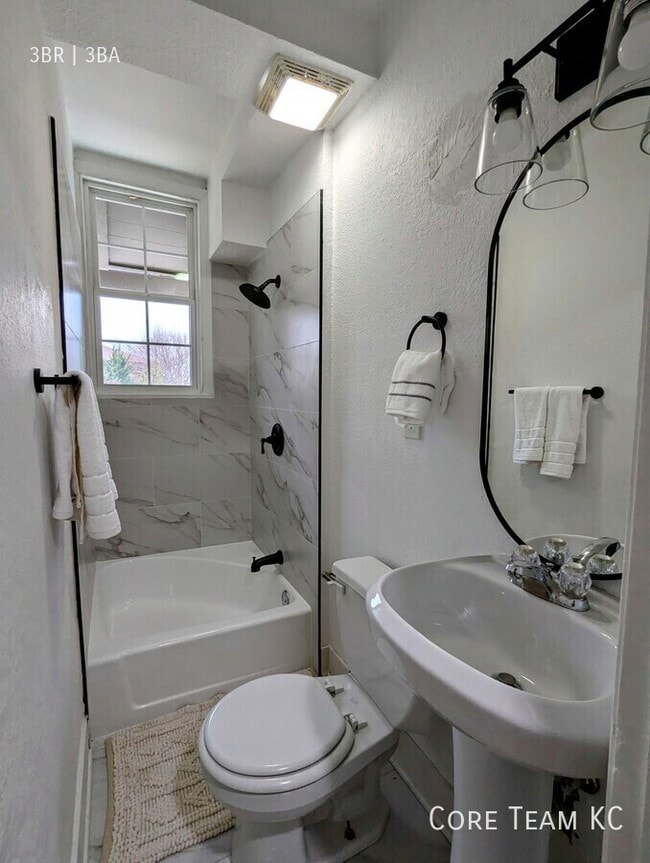 Building Photo - 1120 Ward Pkwy