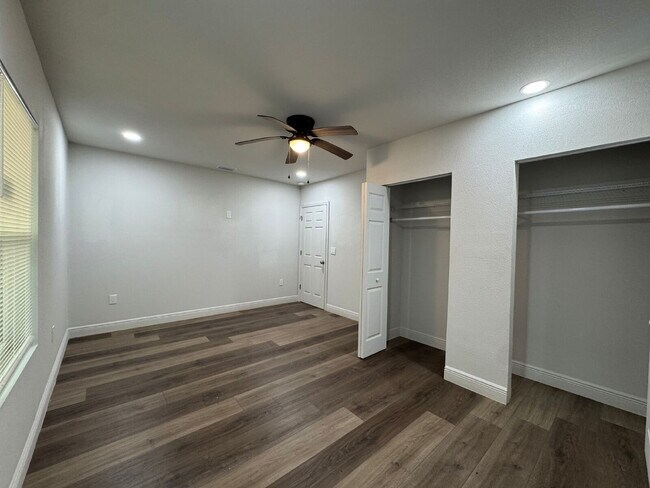 Building Photo - 148 Claire Ave