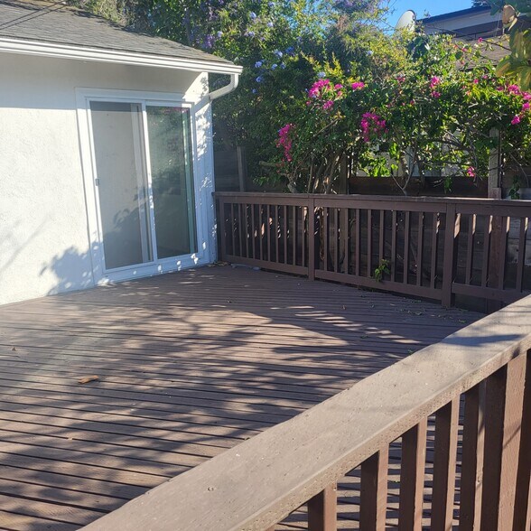 Deck - 10831 Woodbine St
