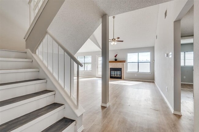 Building Photo - 1314 Mulberry Way