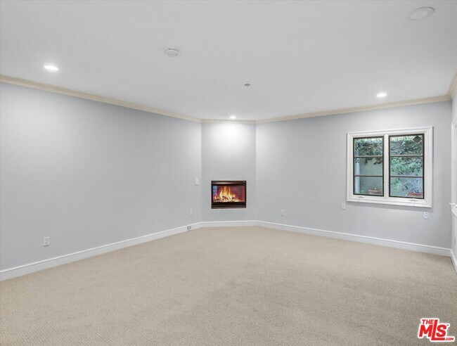 Building Photo - 277 S Spalding Dr