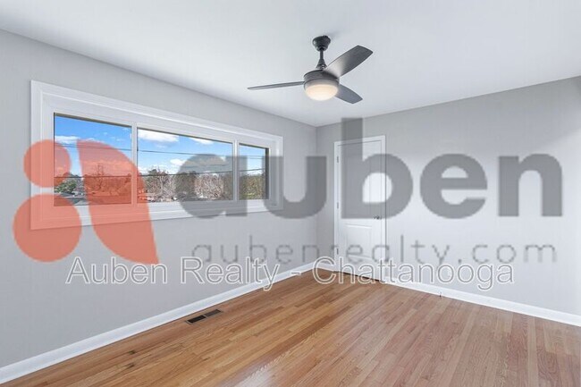 Building Photo - 4430 Lilac Ln