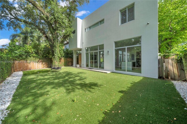 Building Photo - 5720 SW 24th St