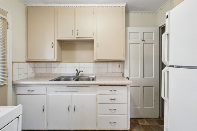 Building Photo - 2100 Sumner St