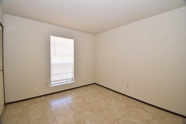 Building Photo - 16407 Cairnway Dr