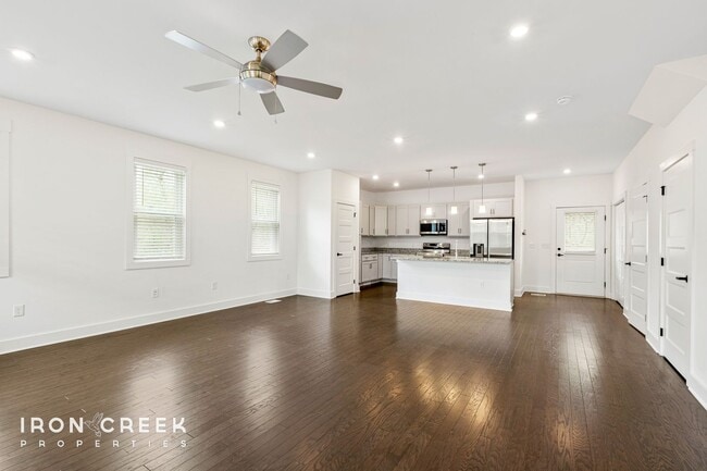 Building Photo - Stunning Three-Bedroom Home in Candler