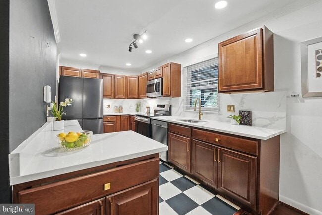 Building Photo - 7910 Bayberry Dr